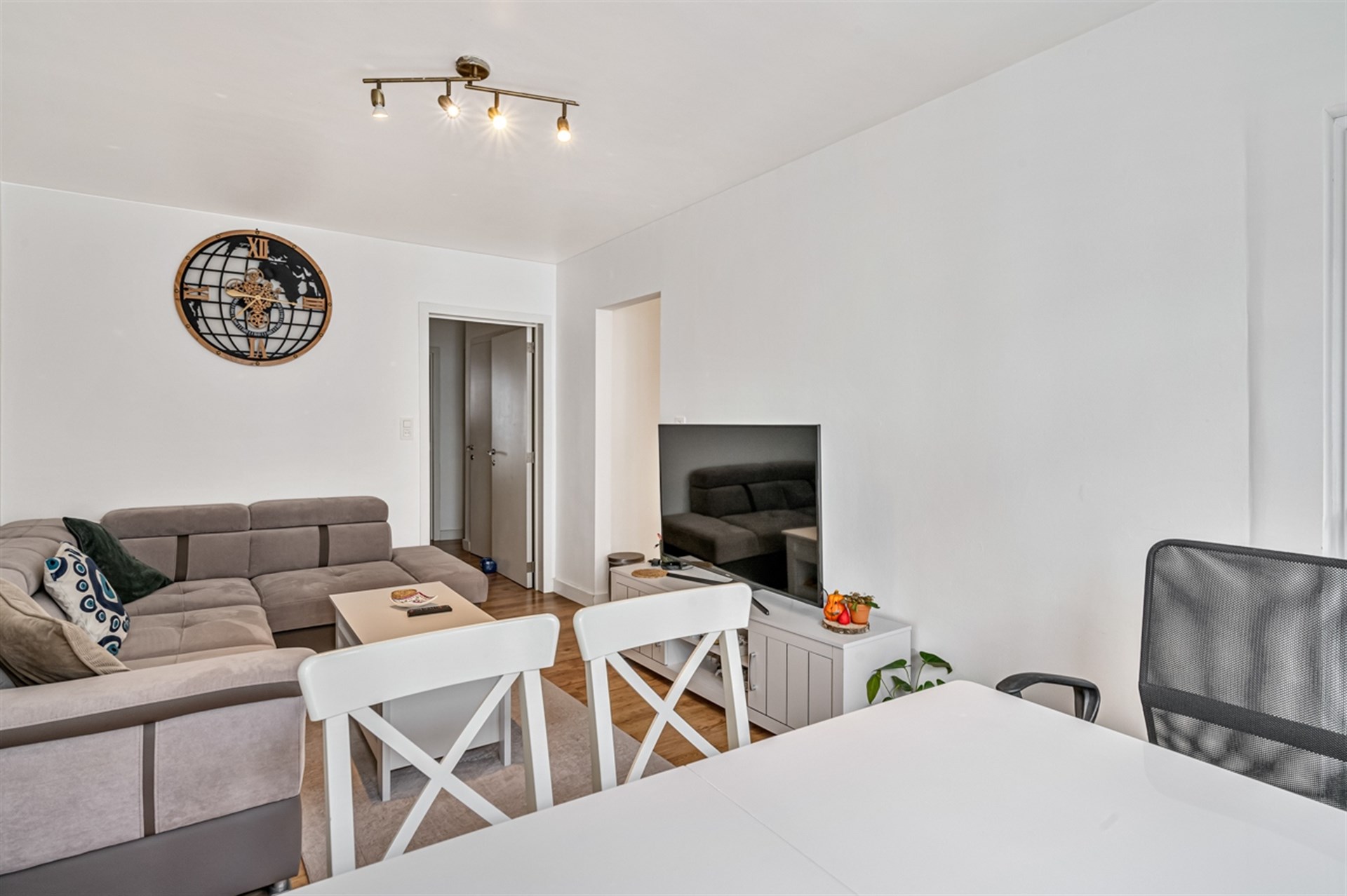 Centraal gelegen appartement met 2 slaapkamers op de tweede verdieping - foto 3