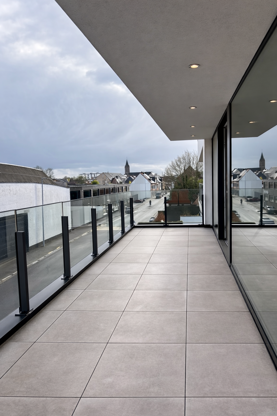 Ruim appartement - 3 kamers &amp; zonneterras - bovenste verdiep - foto 4