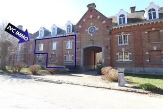 Gelegen in een uitzonderlijke omgeving, in het hart van een historische hoevekasteel, biedt dit appartement met 2 slaapkamers u een...