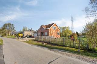Deze open bebouwing in Holsbeek biedt een uitstekende kans voor wie op zoek is naar een woning die doorheen de jaren werd onderhouden en...