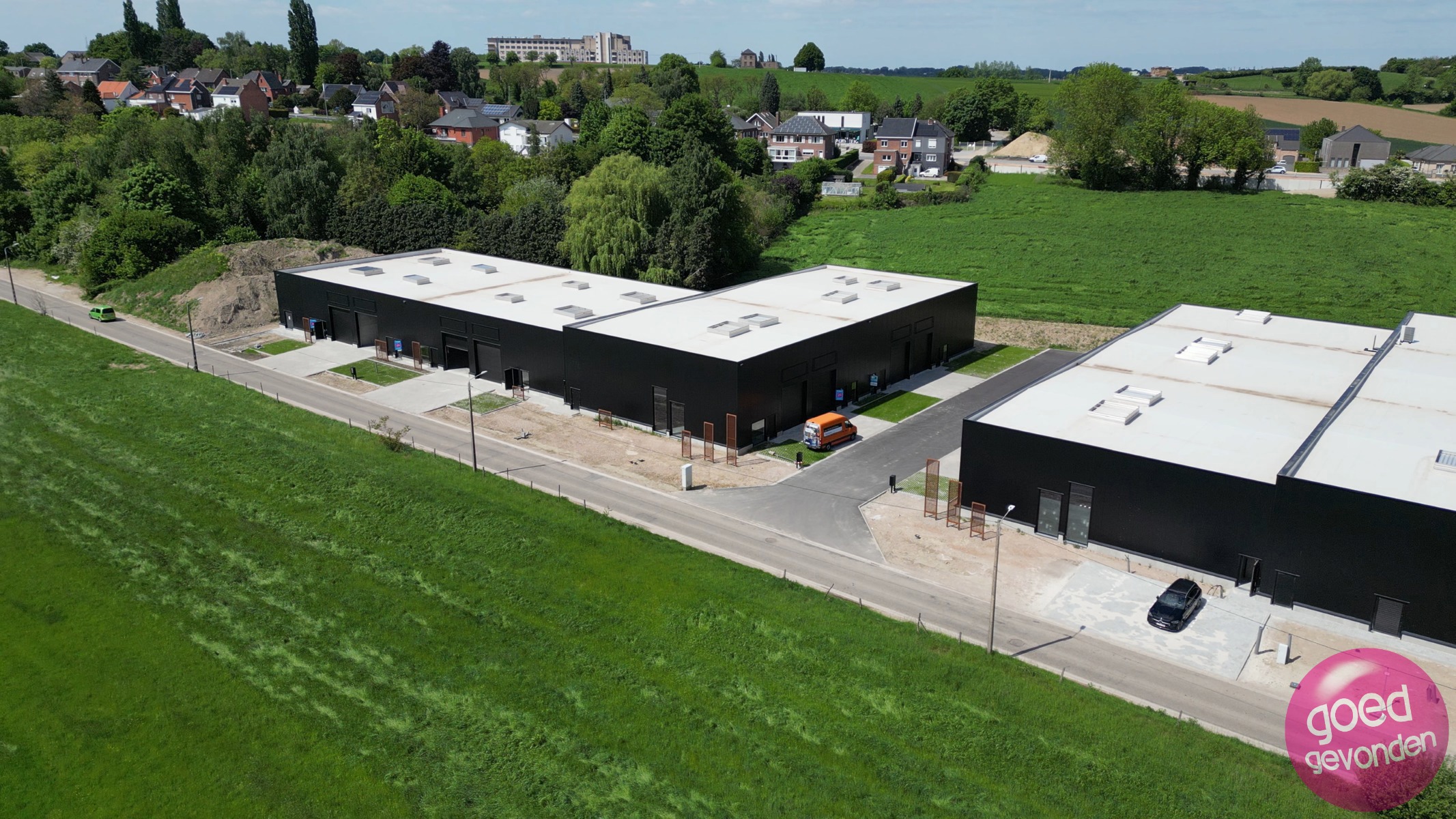 KMO unit - 2 parkeerplaatsen - foto 1
