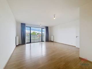EVERE, in een rustige woonwijk, vlakbij de NAVO, de hoofdwegen, het openbaar vervoer en alle voorzieningen, mooi appartement met een...