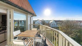 LUXUEUS APPARTEMENT MET PANORAMISCH ZICHT – RESIDENTIE CASA LENA, KNOKKE-ZOUTEIn het hart van het prestigieuze Zoute, in de gegeerde residentie Casa...