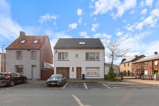 Ontdek deze schitterend gerenoveerde gezinswoning in het rustige Rollegem-Kapelle. Met een bewoonbare oppervlakte van 244 m² op een perceel van 482...