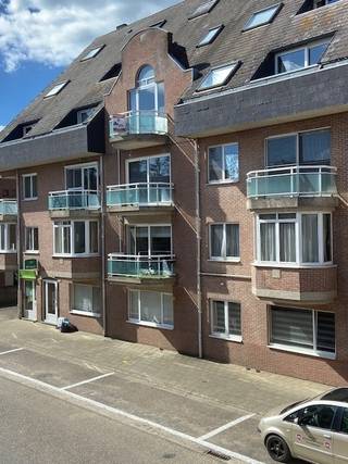 Ruim appartement van 130 m² ( 116 m² effectieve leefruimte ) met 3 slaapkamers en een living van 42 m².Het appartement ligt in het centrum van Lummen...