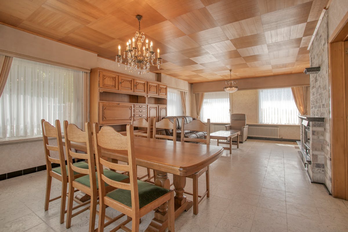 Te renoveren woning met 6 slaapkamers en loodsen te Kortemark - foto 5