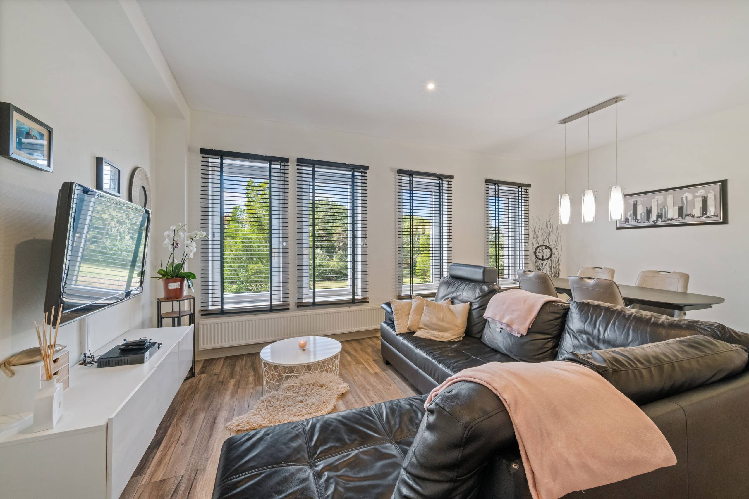 Rustig gelegen appartement op de tweede verdieping in een verzorgde residentie, gelegen in de populaire Vuurtorenwijk te Oostende. - foto 2