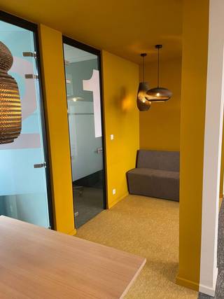 Bureaux rénovés de 2.300 m² à louer dans un emplacement de choix. Le site bénéficie d’une excellente connexion vers l’autoroute E17 et le centre...