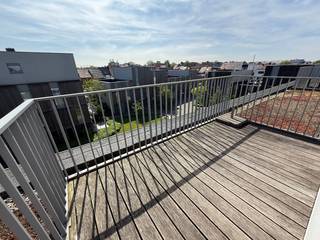 Instapklare, energiezuinige penthouse (EPC A) met zonnig terras én ondergrondse autostaanplaatsDit duurzame en moderne appartement (bouwjaar 2019)...