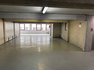 Emplacement central de 2,48 x 4,38 au centre d'Ostende, 6ème étage (avec ascenseur), augmentez la valeur de votre appartement et investissez dans votre propre confort. Contactez-nous sans engagement pour plus d'informations ou une visite.