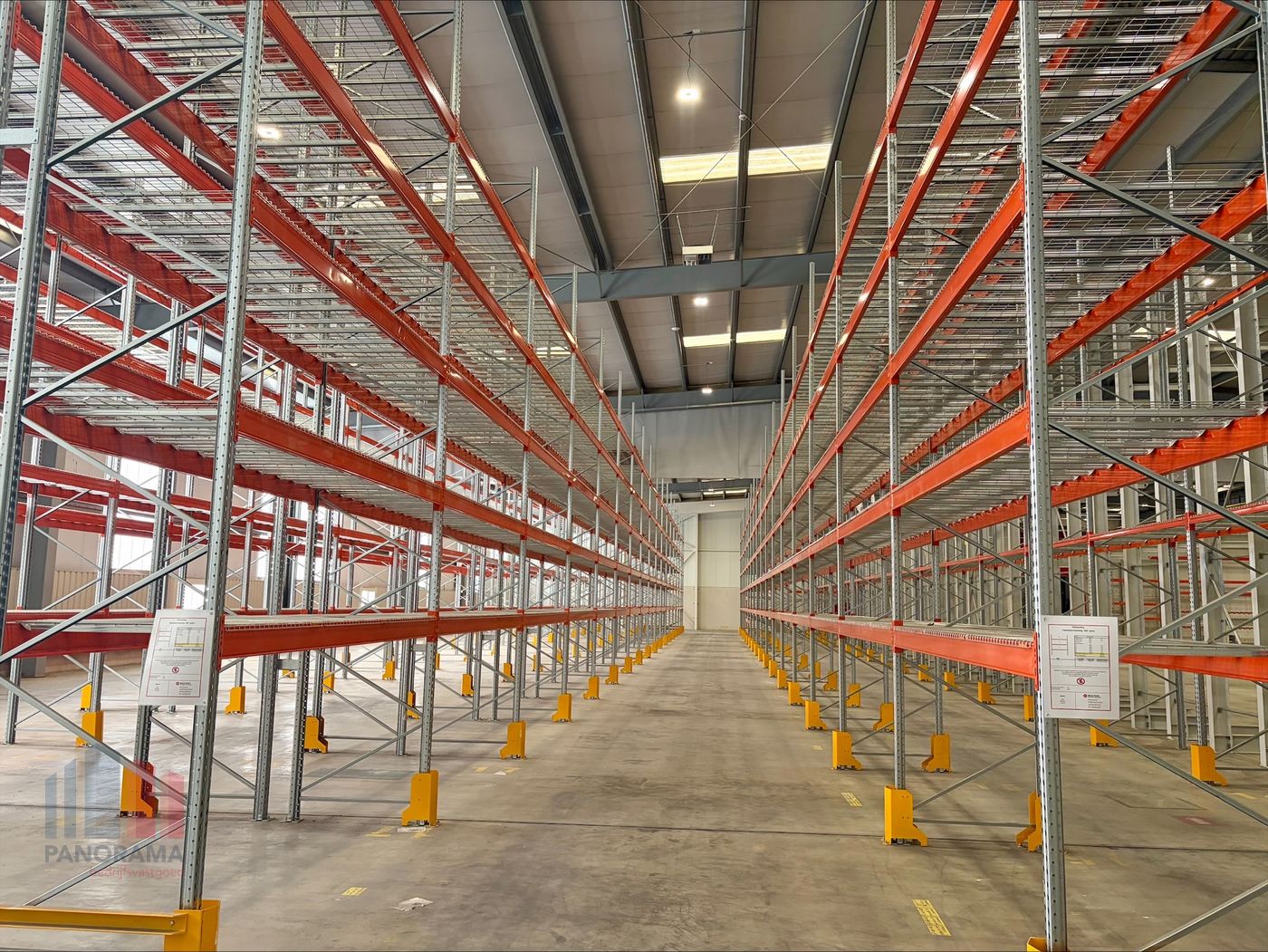 Strategisch Gelegen Industrieel Bedrijfsgebouw bestaande uit  Magazijnen, Kantoren &amp; Buitenruimte - foto 4