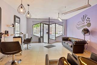 Cet espace commercial a une superficie de 63 m², situé au centre de Lembeek. En raison de son emplacement idéal, ce bien est très adapté pour...