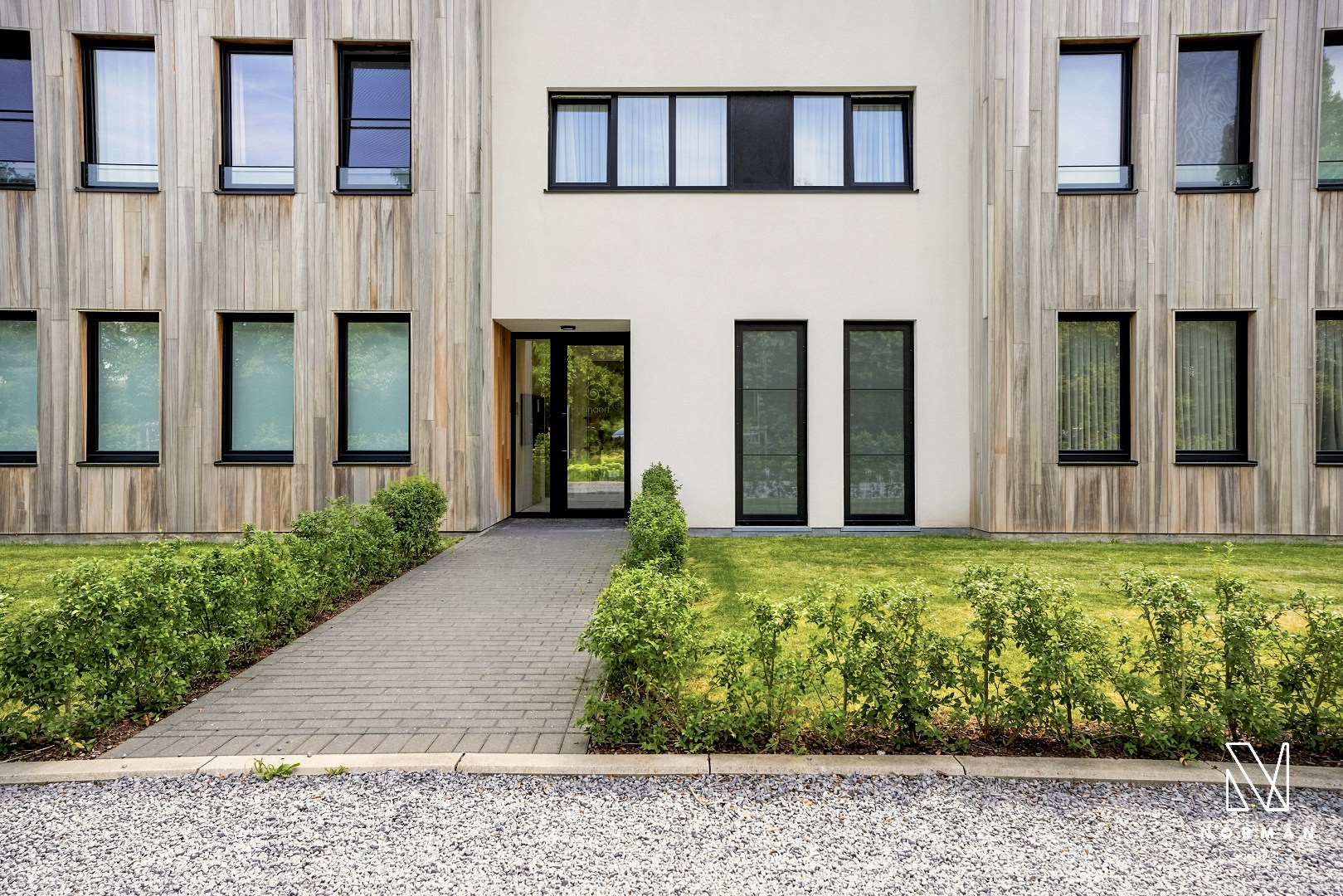 Instapklaar recent gelijkvloers appartement met 1 slaapkamer, tuin en ondergrondse staanplaats te koop in Harelbeke - foto 1