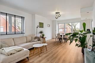 IN OPTIE !!Dit recent gerenoveerde en instapklare appartement is rustig, doch centraal gelegen, met groen en ontspanning in de onmiddellijke...