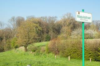 Deze bouwgrond is prachtig gelegen, genietend van een uniek uitzicht. Mooie bouwgrond met achterliggende tuin. Veel potentieel, geen...