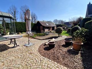 Deze karaktervolle villa, gelegen op een prachtig perceel van 9a 35ca, combineert charme, ruimte en een schitterende tuin met een...