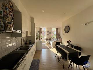 Informatie appartementDit opbrengstgebouw is zeer goed onderhouden en gelegen in een van de Antwerpse TOP buurten, het Eilandje! Momenteel heeft het...