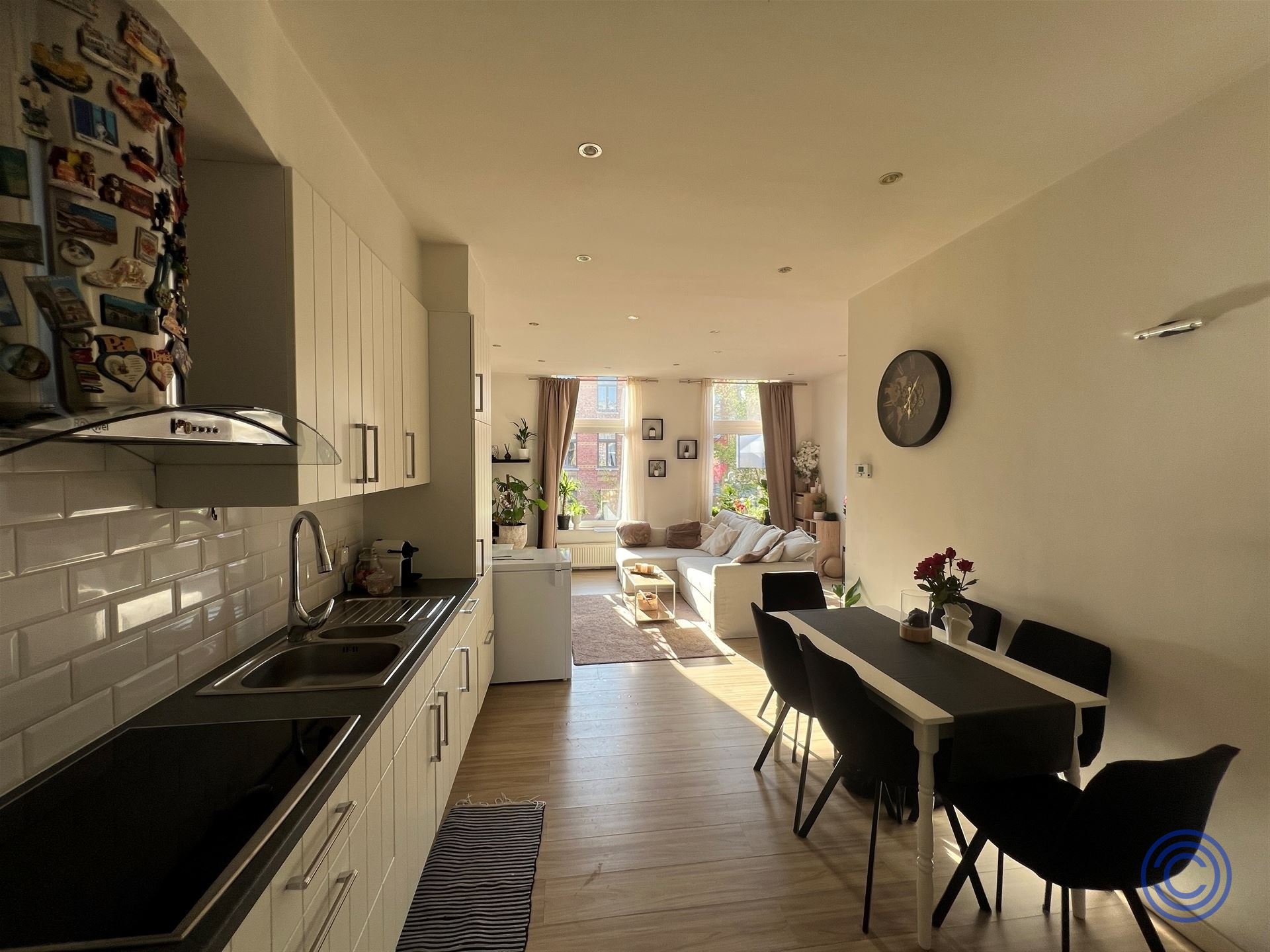 Pand met prachtig authentieke gevel bestaande uit 4 1-slpk app'en op het Eilandje - foto 2