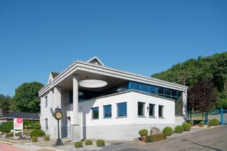 Ontdek dit unieke kantoorgebouw aan de Zelemsebaan 114 in Meldert. Oorspronkelijk gebouwd in 1939 en volledig gestript en vernieuwd in...