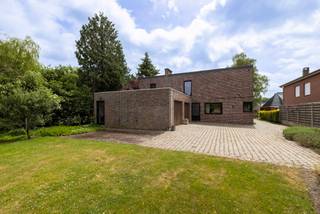 Instapklare, rustig gelegen woning op mooi perceel van 1.480 m²!Ontdek deze gelijkvloerse woning gelegen nabij het centrum van Vorselaar. Deze...