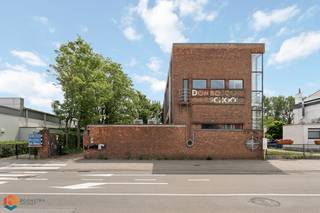 Dit charmante en karaktervolle duplex-kantoor, gelegen in het voormalige ‘Don Bosco’-schoolgebouw in Willebroek, ademt sfeer en geschiedenis...