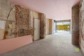 Ce rez-de-chaussée commercial idéalement situé se trouve dans la rue commerçante de Vilvoorde, très fréquentée au quotidien. Le bâtiment...
