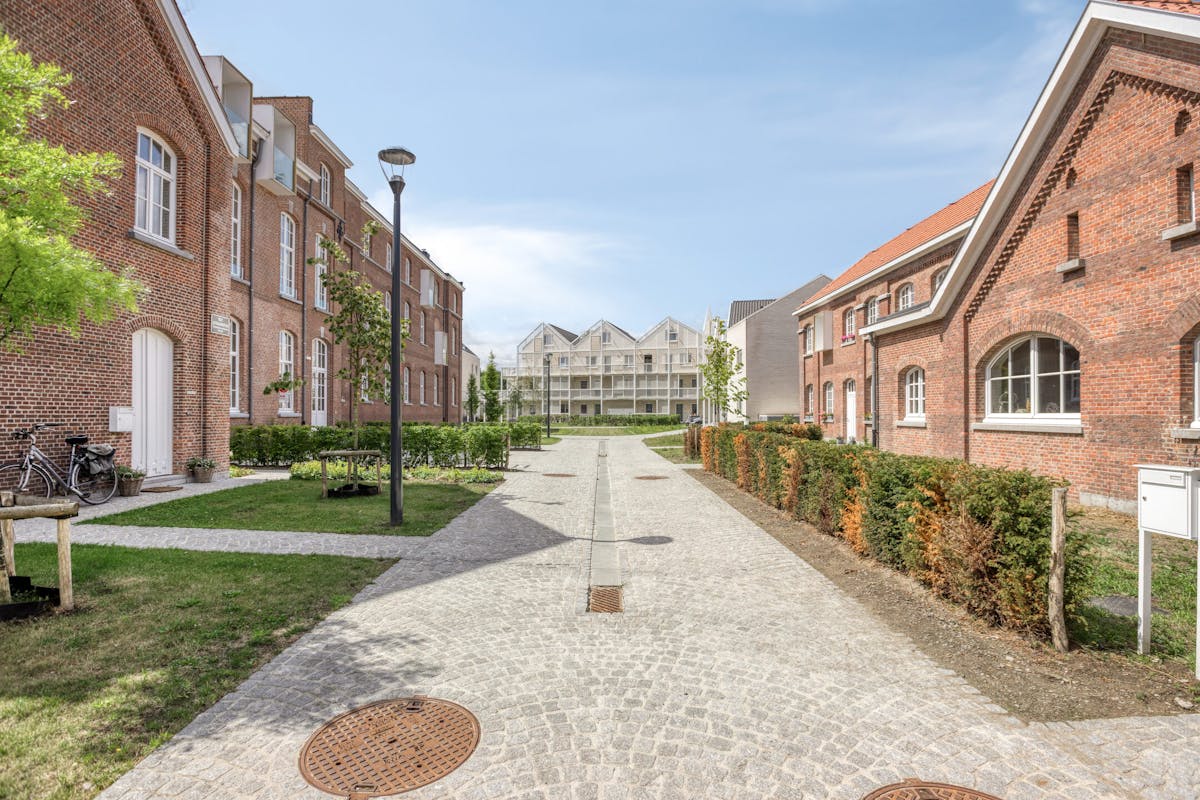 Commercial ground floor/office in Peterseliestraat in Bruges - photo 2