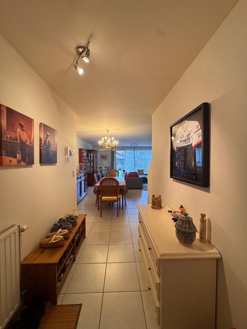 UITZONDELIJK GELIJKVLOERSAPPARTEMENT MET 2 SLPK, TUIN EN RUIM MAGAZIJN!! - foto 4