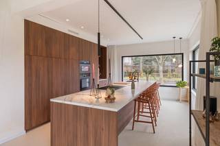 Are you looking for a unique combination of peace, modern comfort and sustainability? This beautifully renovated home (2025) at Riddermoerstraat 14 in Branst offers everything you are looking for. Located a stone's throw from the center of Branst and the beautiful Scheldt dikes, you can enjoy endless walking and cycling tours in nature here.Durability & High Quality FinishThanks to a total renovation, this house has an EPC label A. The house is fully future-proof with a geothermal heat pump, solar panels and floor heating. The stylish liquid floor throughout the house and the use of high-quality materials provide a luxurious look.Layout of the houseGround floor: Entrance hall with guest toilet, a spacious open kitchen and an adjoining, bright living space. Large windows offer stunning views of the garden and surrounding nature.First floor: 4 spacious bedrooms and 2 modern bathrooms. The master bedroom has an ensuite bathroom.Storage space: A large crawl cellar under the entire house and a spacious attic.Garden with large warehouse (100 m²)The house is located on a spacious plot with a deep garden. At the back, you will find a spacious 100 m² warehouse, an ideal asset for the self-employed, hobbyists or as extra storage space.In short: A ready-to-move-in, ultra-modern home in a prime location in Branst!For more information, please contact Dewaele Vastgoed. Register of measures: no
