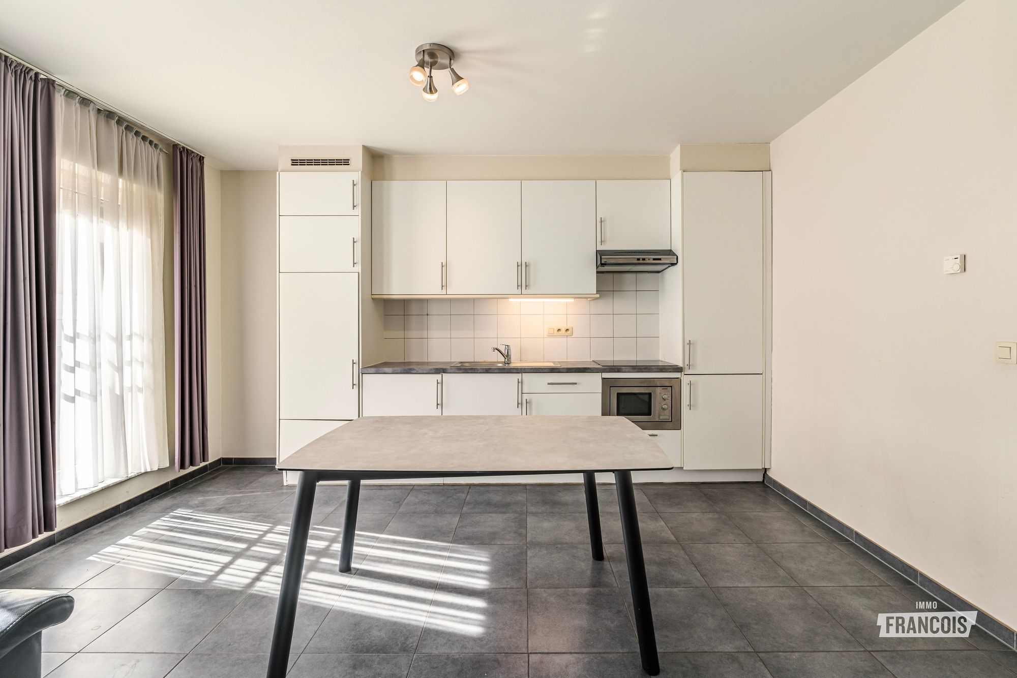 Lichtrijk tweeslaapkamerappartement te koop in Sint-Joost-ten-Node - foto 5
