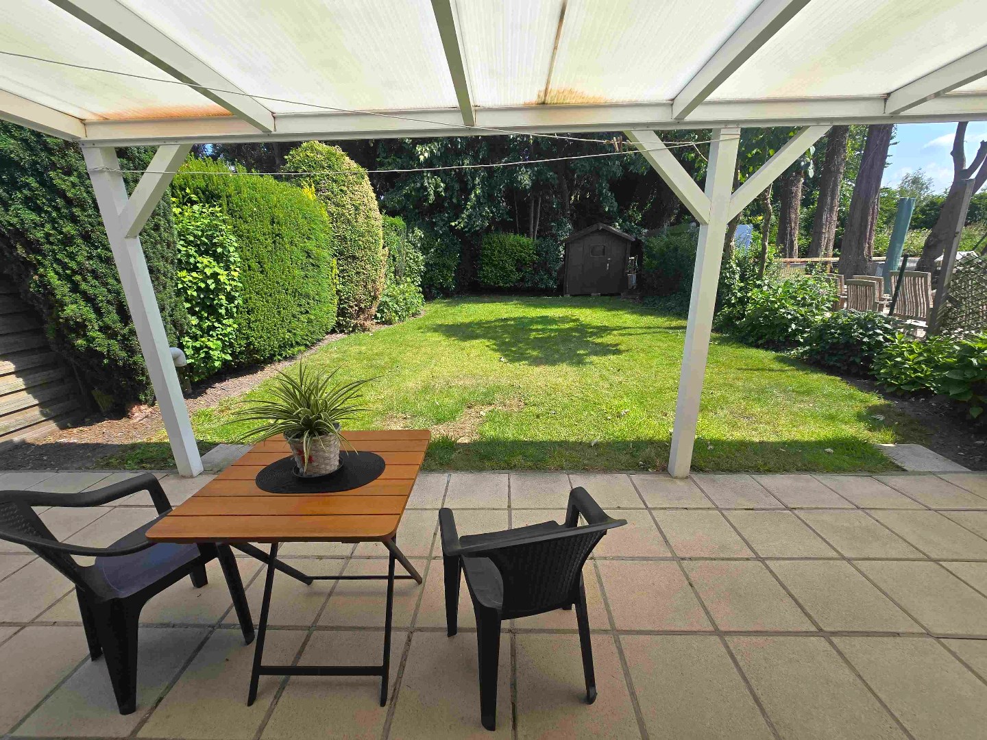 ZEER CHARMANT GELIJKVLOERSAPPARTEMENT MET TUIN + INPANDIGE GARAGE: - foto 2