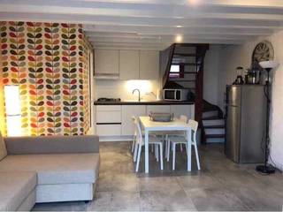 Deze gezellige visserswoning ligt in het rustige; autovrije vakantiedomein 't Veld 2 in Westende.De benedenverdieping werd volledig gerenoveerd en...