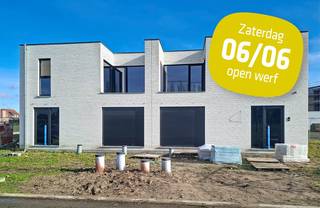 Lot 102 is een gesloten bebouwing op een grondoppervlakte van 203 m² en met een totale bewoonbare oppervlakte van 160 m². Moderne bouwstijl :...