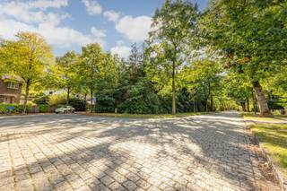 Ce terrain à bâtir est situé dans un quartier résidentiel, dans l'une des rues de Brasschaat.La largeur unique de la rue, 92 m, offre diverses...