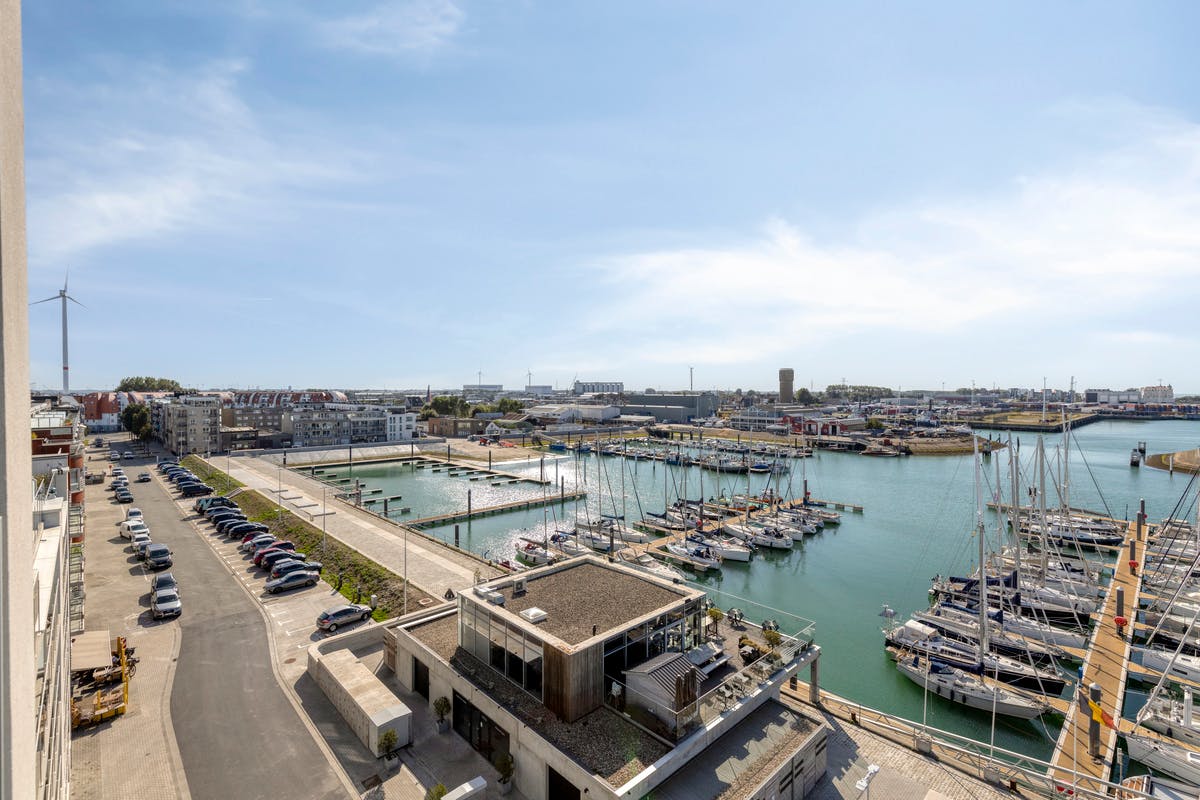 Appartement spacieux avec terrasse et vue sur le port de plaisance à vendre - photo 4