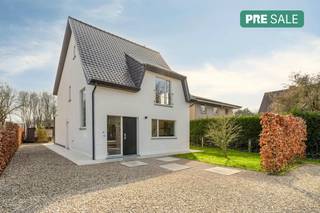 Instapklare woning waar hedendaags wooncomfort en rust in het groen samenkomen! Deze open bebouwing in Ten Ede, op de grens met Heusden, onderging...