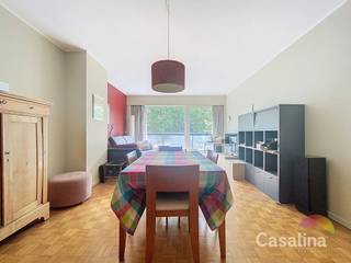 CASALINA Real Estate biedt te koop aan – Mooi appartement met 2 slaapkamers gelegen op de 2ᵉ verdieping met terras aan de voor- en achterzijde, in...