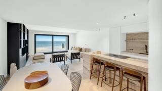 Top appartement met sublieme afwerking en 3 dubbele slaapkamers gelegen aan de Wandeldijk, op de 2de verdieping van de prestigieuze residentie "Lekkerbek". Het appartement geniet van zowel een ruim terras vooraan met prachtig zicht op zee, het strand en de duinen als een zuidgericht terras achteraan met open zicht op het groen. 

Indeling van het appartement:
Ruime inkomhal met vestiaire en gastentoilet. Ruime leefruimte bestaande uit een salon uitgevend op een terras (met bergruimte) genietende van een weids zicht op zee, het strand en de omliggende duinen. Luxe en volledige geïnstalleerde open keuken in natuursteen met aansluitend eetplaats. Nachthal. Slaapkamer 1 voorzien van ingemaakte kasten en ensuite badkamer (dubbele lavabo, ligbad en toilet). Slaapkamer 2 voorzien van ingemaakte kasten en ensuite douchekamer (lavabo en inloopdouche). Slaapkamers 1 en 2 geven uit op een ruim zuidgericht terras met open zicht op het groen. Slaapkamer 3 voorzien van ingemaakte kasten. Aparte douchekamer voorzien van inloopdouche, lavabo en toilet. Bergruimte met aansluiting voorzien voor wasmachine/droogkast. 

Ruime privatieve kelder en gemeenschappelijke fietsenberging. Conciërge aanwezig. 
Mogelijkheid tot aankoop van een ruime garagebox voor 2 wagens in de ondergrondse garage van de residentie. 