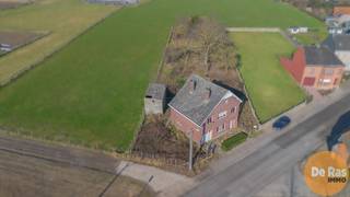 AAIGEM - Te renoveren woning met groot perceelStatige woning gelegen in het landelijke Aaigem, met een vlotte verbinding naar de E40 en in de...