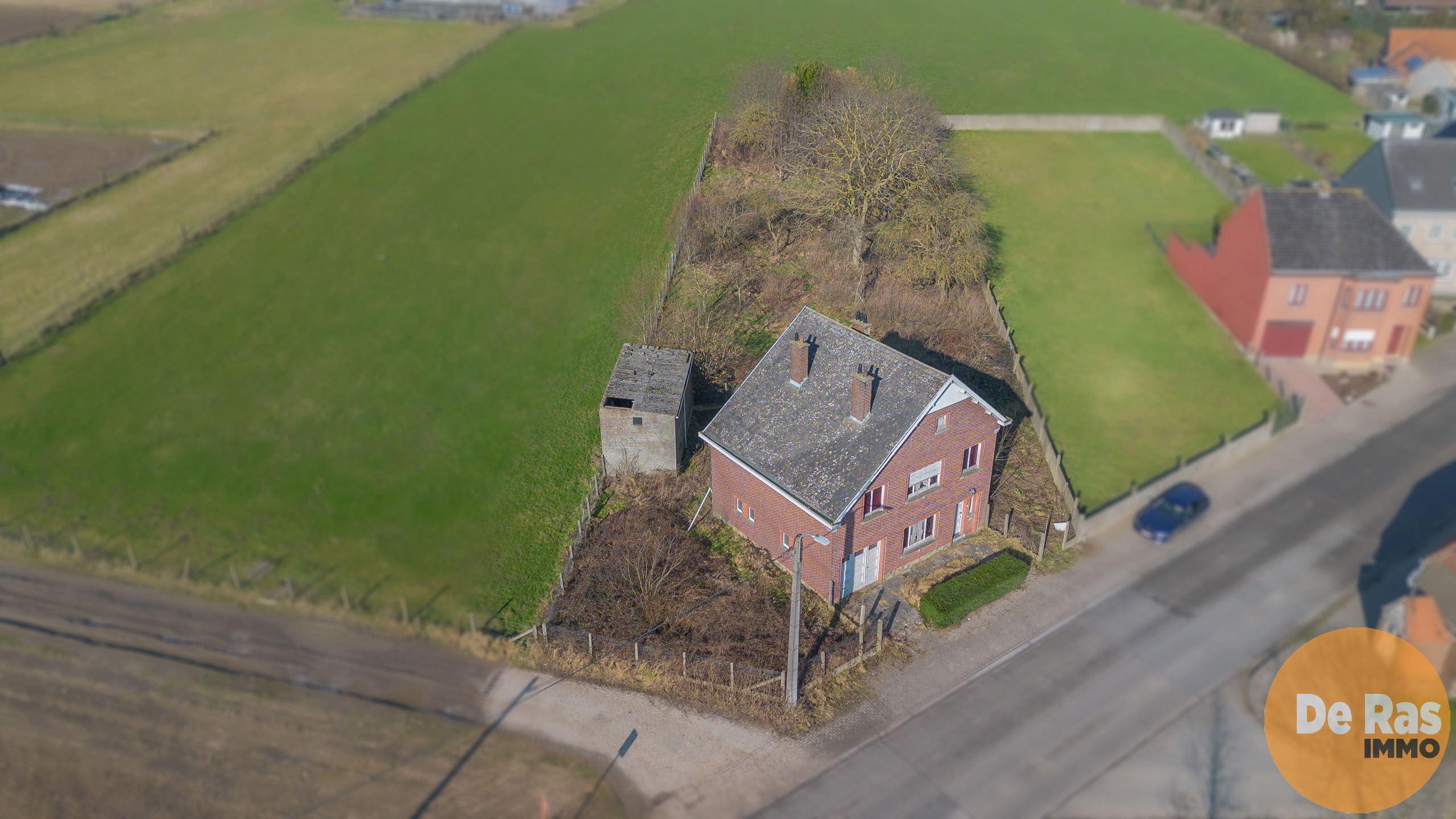 AAIGEM - Te renoveren woning met groot perceel - foto 1