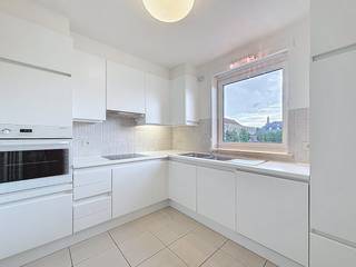 We hereby offer a cozy apartment for rent in the center of Waregem. It has 2 bedrooms, 2 terraces and much more. With an EPC A label, this is a...