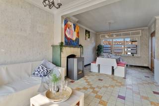 Deze te renoveren woning ligt in een residentiële wijk in het centrum van Wielsbeke. De woning dateert van 1961 en is klaar om een nieuw leven...