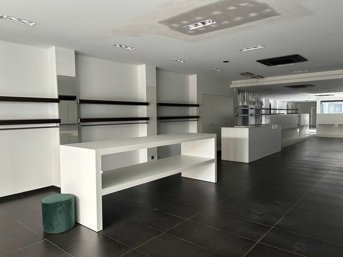 Ruim handelspand met tal van mogelijkheden in het centrum van Tessenderlo te koop - foto 3