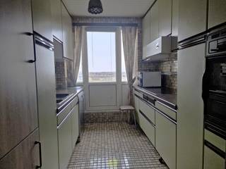 Ontdek dit ruime en lichtrijke appartement op de 12de verdieping, waar je geniet van een prachtig panoramisch zicht over Aalst en de groene...