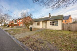 De woning is rustig gelegen op een perceel van 458 m² dicht bij het centrum van sint-Antonius. Men betreedt de woning via de inkomhal waar zich...