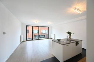 Dit appartement is gelegen op de 1ste verdieping van Residentie Merovingen, in de woonwijk Windmolenberg in Borsbeek. De ligging combineert rust...