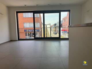 Dit gezellig 2 slaapkamer appartement  bevindt zich pal in het centrum van Aartselaar.Dit appartement is gelegen in een kleinschalig gebouw zonder...