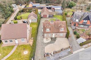 Op zoek naar ruimte, mogelijkheden én karakter? Dan is deze vrijstaande woning op een uitzonderlijk perceel van maar liefst 1.377 m² absoluut...