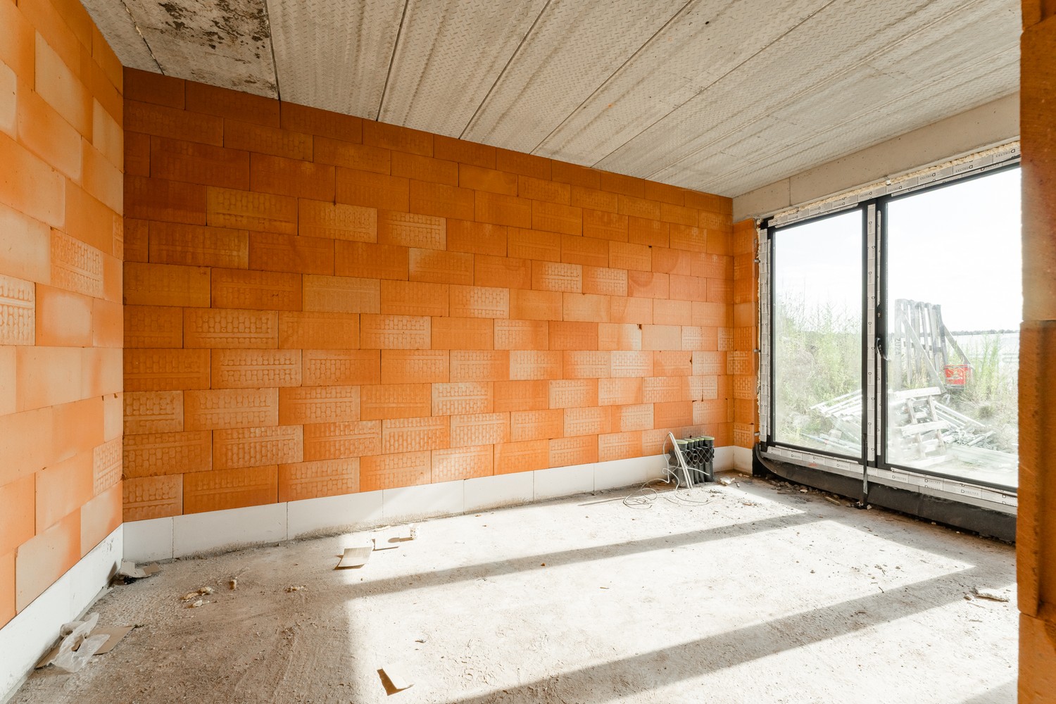 Ruime half open SEMI CASCO gezinswoning op een mooi perceel - foto 4