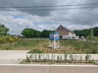 In zeer rustige nieuwe verkaveling gelegen bouwgrond voor open bebouwing van 8 are 85 centiare.De grond is 22 m breed en 40 m diep.Er kan een...